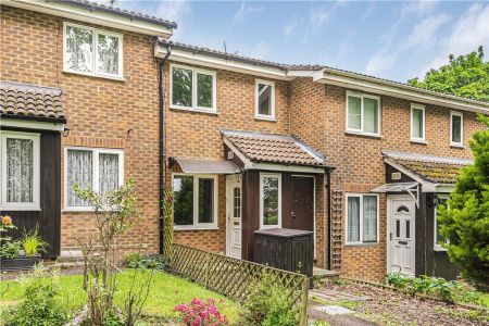 The Orchard, Lightwater, Surrey, GU18 - Photo 2