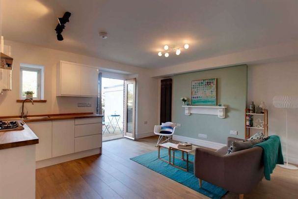 Exceptional Large One-Bedroom Apartment with Rare Private Garden  Clifton - Photo 1