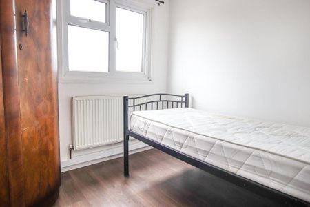 4 bedroom end of terrace house to rent - Photo 3