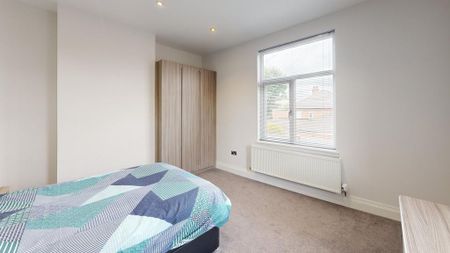 4 bedroom terraced house to rent - Photo 5