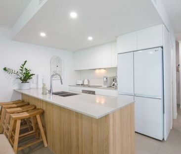 Luxury Waterfront Living in Exclusive Solstice Quays - Photo 6