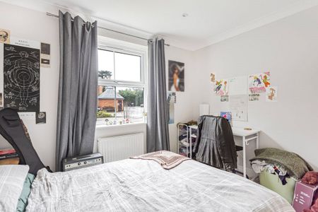 St. Judes Road, Englefield Green, Egham, TW20 0BF - Photo 5
