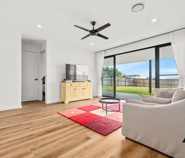 12 Anouska Street, Catherine Hill Bay NSW 2281 - House For Rent | D... - Photo 1