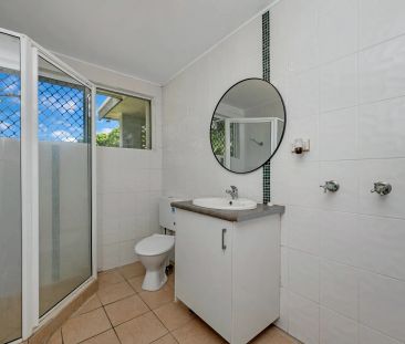 Neat, Tidy and Spacious! - Photo 5