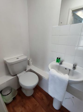 Studio to rent - Photo 2