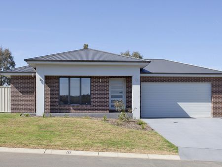60 Stockman Circuit, Thurgoona NSW 2640 - House For Rent | Domain - Photo 2