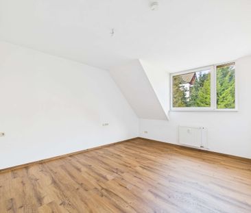 Erstbezug nach Renovierung! Helle 3-Zimmer-Wohnung mit Balkon in ze... - Photo 3