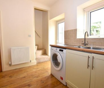 2 bedroom terraced house to rent - Photo 4