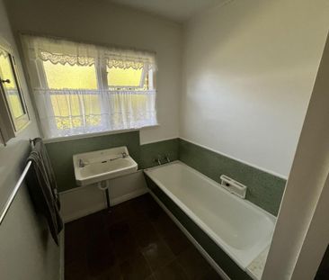 Tidy three bedroom home - Photo 1