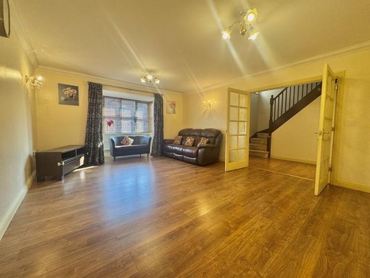 5 bedroom detached house to rent - Photo 1