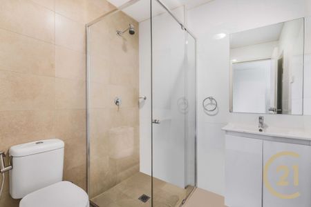 Immaculate 2 Bedroom Modern Apartment - Photo 4