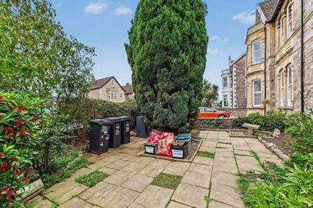 Mixed use to rent - Photo 2