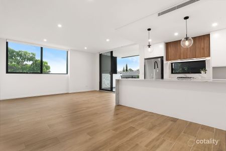 Modern Two-Bedroom Apartment with Stunning District Views - Photo 4