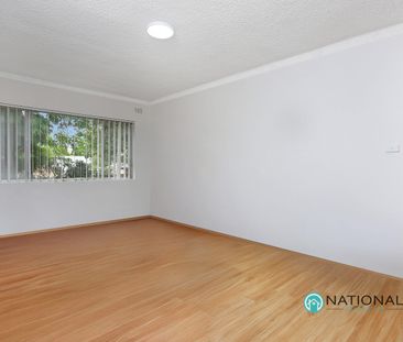 Spacious & Updated 2-Bedroom Apartment in Prime Parramatta Location - Photo 5