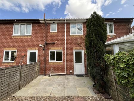 2 bedroom Terraced House to rent - Photo 2