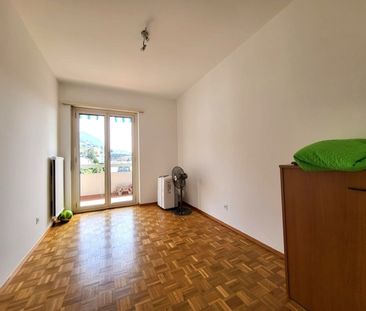 Apartment top Floor Renovated 3 bedrooms - Photo 6