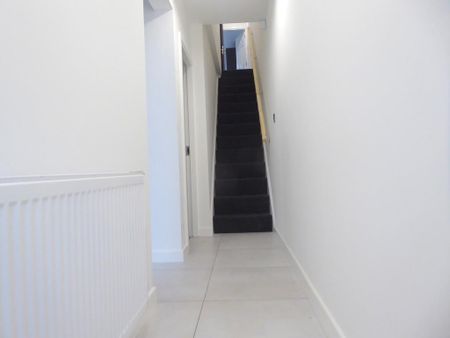 6 bedroom semi-detached house to rent - Photo 2