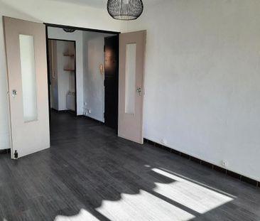 Location Appartement 4 pièces 63m² DRAGUIGNAN 83300 - Photo 3