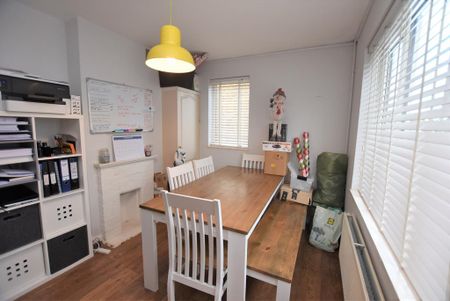 3 bedroom semi-detached house to rent - Photo 3