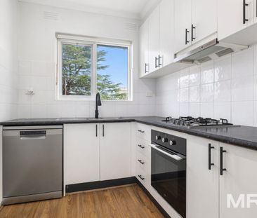 Sunny and spacious - Photo 4