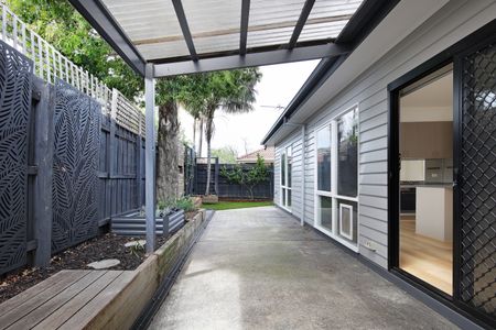 52A Tucker Rd, Bentleigh VIC 3204 - House For Rent | Domain - Photo 4