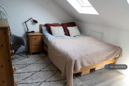 3 bedroom flat to rent - Photo 5