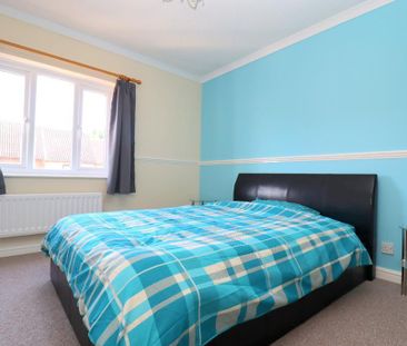 2 bedroom end of terrace house to rent - Photo 3