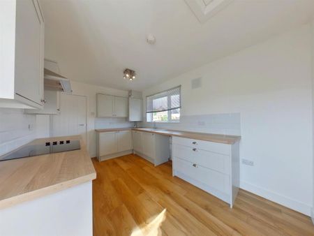 3 bedroom semi-detached bungalow to rent - Photo 5