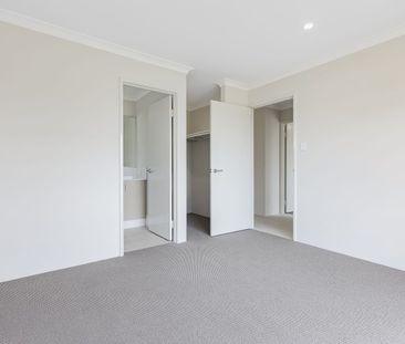 Fresh 4x2 Family Home - Photo 2