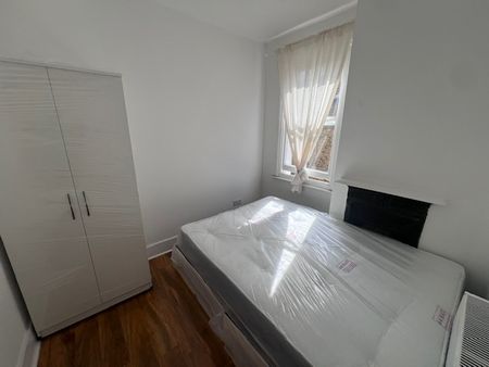 6 Bed Semi-Detached House, Fawnbrake Avenue, SE24 - Photo 5