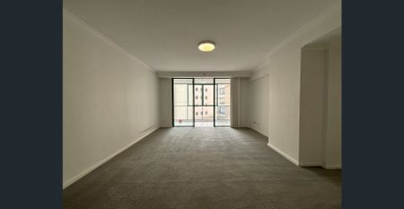 Spacious Three Bedroom Apartment - Photo 4