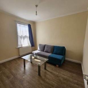 3 bedroom property to rent in London - Photo 1