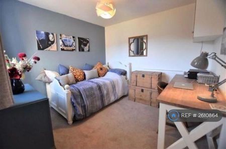 3 bedroom semi-detached house to rent - Photo 4