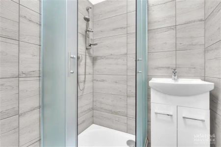 Světlý byt 2+kk s lodžií v centru Hradce Králové - Photo 4