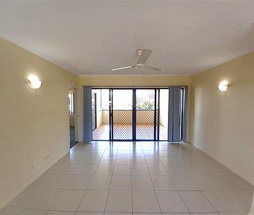 Top-Floor Gem in a Small Complex: Spacious 2-Bedroom Unit Close to IGA & Medical Centre - Photo 2