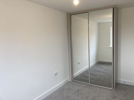 3 bedroom end of terrace house to rent - Photo 2