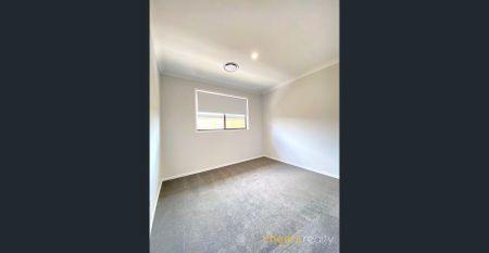 1-year new 4 bedroom house with ducted air-conditioning throughout - A Must-See Gem! - Photo 4