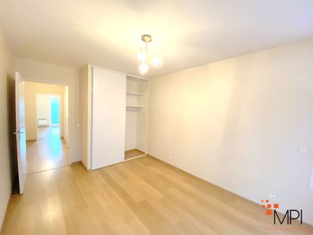 Location Appartement 3 pièces 74m² - Photo 3