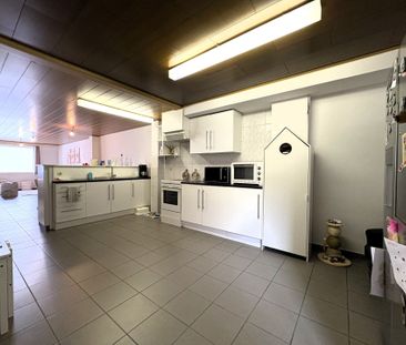 Ruim appartement met 4 slaapkamers en overdekte autostaanplaats - Foto 3