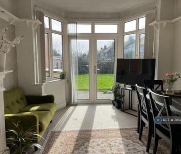 3 bedroom semi-detached house to rent - Photo 3