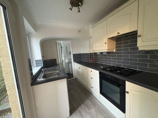 3 bedroom end of terrace house to rent - Photo 1