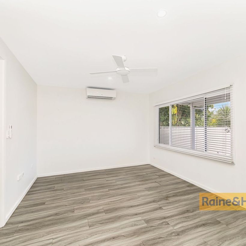 MODERN LIVING - Photo 1