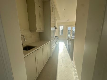 For Lease - 410 York Downs Boulevard, Markham, Ontario - Photo 2