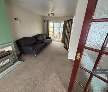 3 bedroom end of terrace house to rent - Photo 1