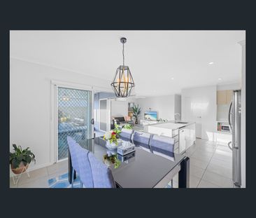 Your Chic Coastal Hamptons Home - Photo 3