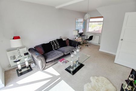 3 bedroom semi-detached house to rent - Photo 5