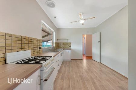 “Perfect sized family home!” - Photo 4