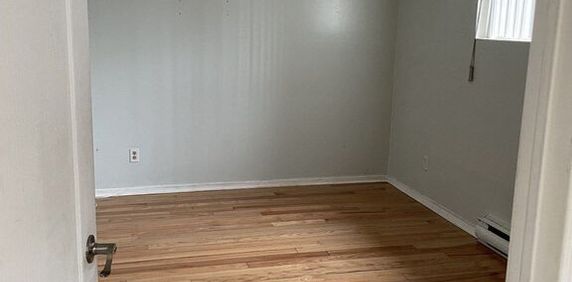 Demi-sous-sol 3½ Dans Une 4plex - Photo 2