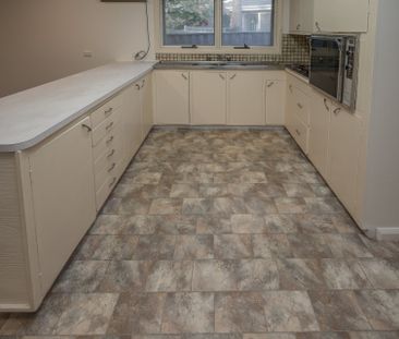 Three Bedroom Family Home in Prime Location - Photo 6