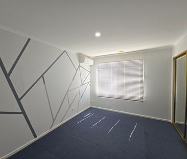 Spacious Three-Bedroom Family Home with Double Garage, Multiple Liv... - Photo 4